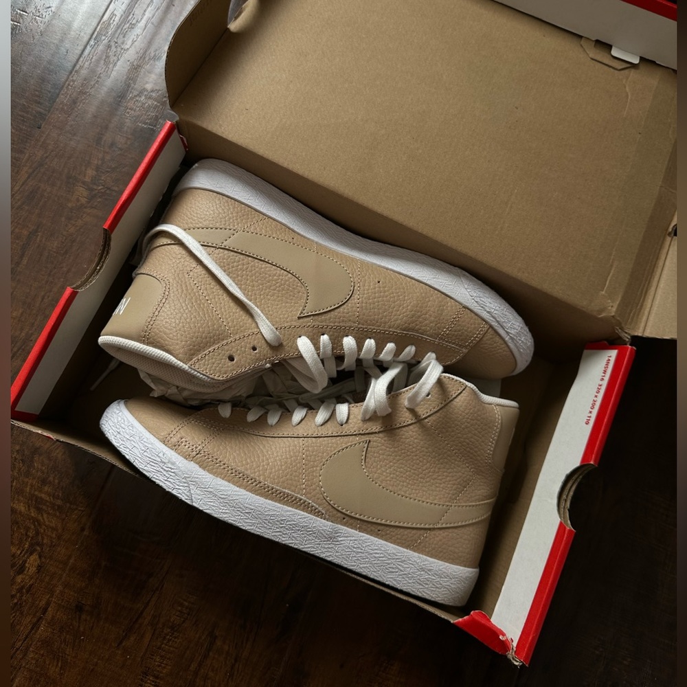Nike Beige/Nude Blazer Mid Sneakers